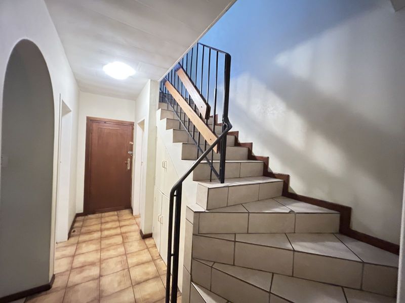 Townhouse For Sale in Faerie Glen - Photo 10