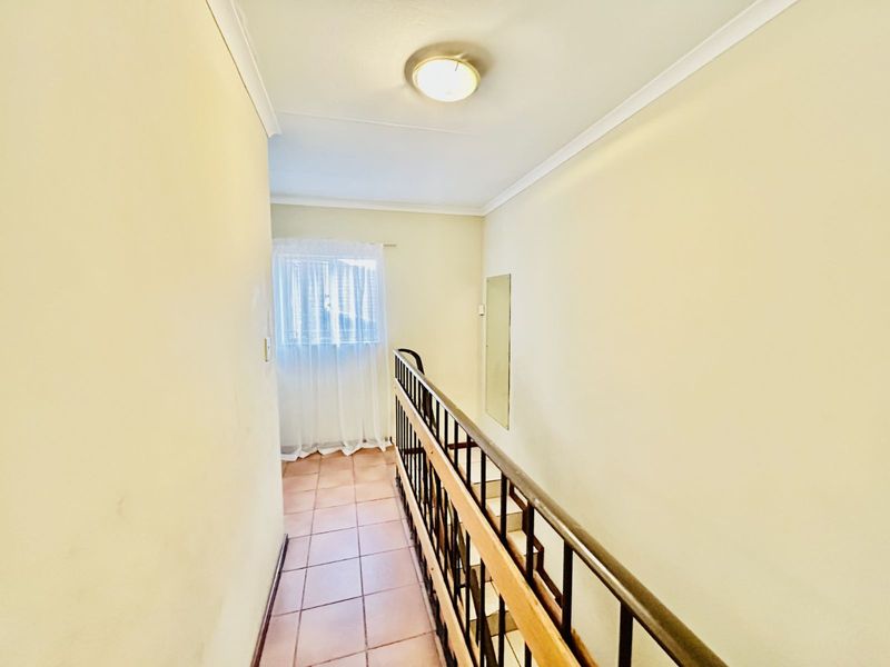 Townhouse For Sale in Faerie Glen - Photo 9