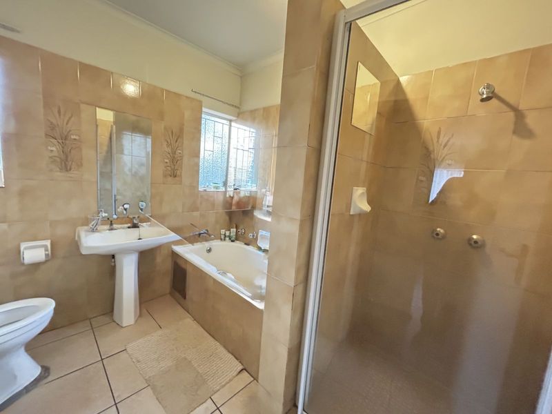 Townhouse For Sale in Faerie Glen - Photo 8