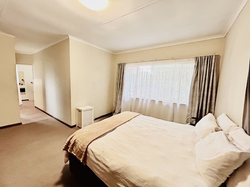 Townhouse For Sale in Faerie Glen - Photo 3