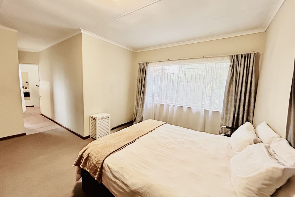 Townhouse For Sale in Faerie Glen - Photo 3