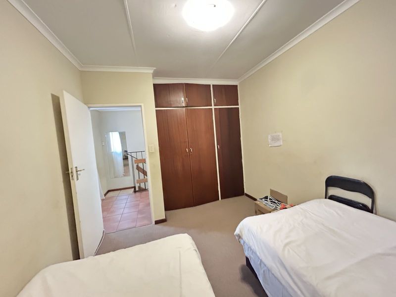 Townhouse For Sale in Faerie Glen - Photo 4