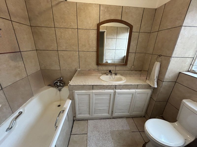 Townhouse For Sale in Faerie Glen - Photo 7