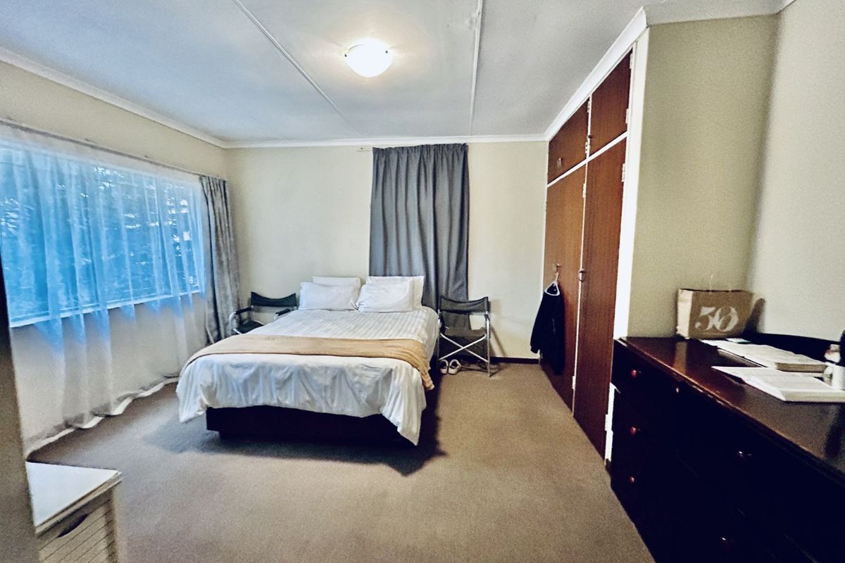 Townhouse For Sale in Faerie Glen - Photo 2