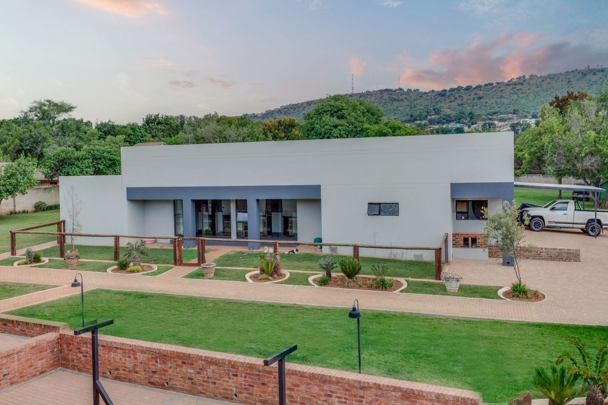 House For Sale in Poortview - Photo 4