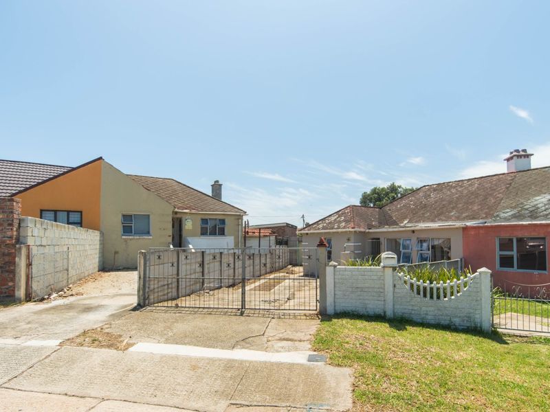 House For Sale in Kensington - Photo 1