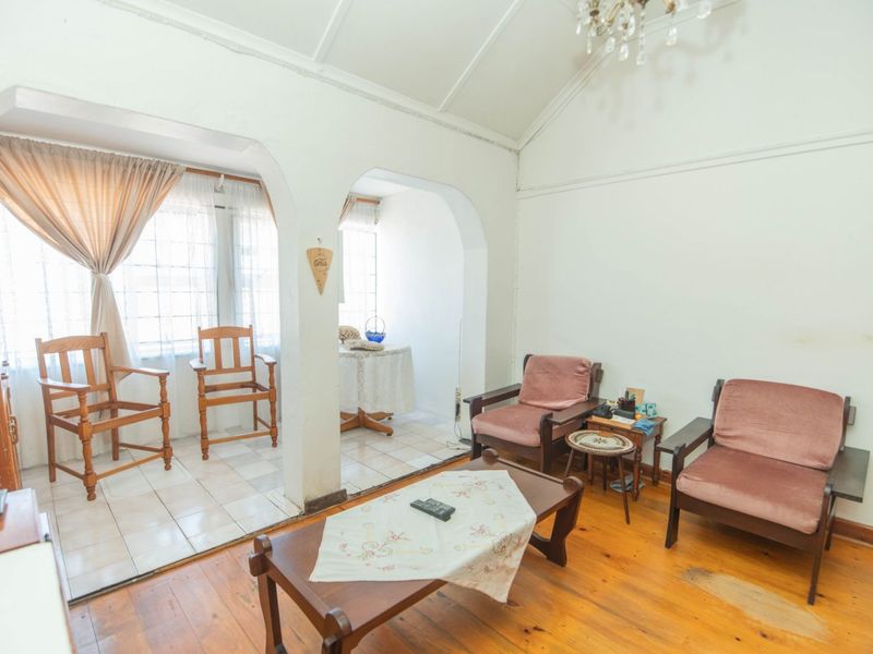 House For Sale in Kensington - Photo 9