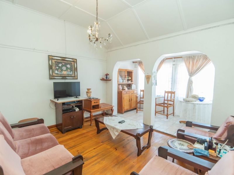 House For Sale in Kensington - Photo 8