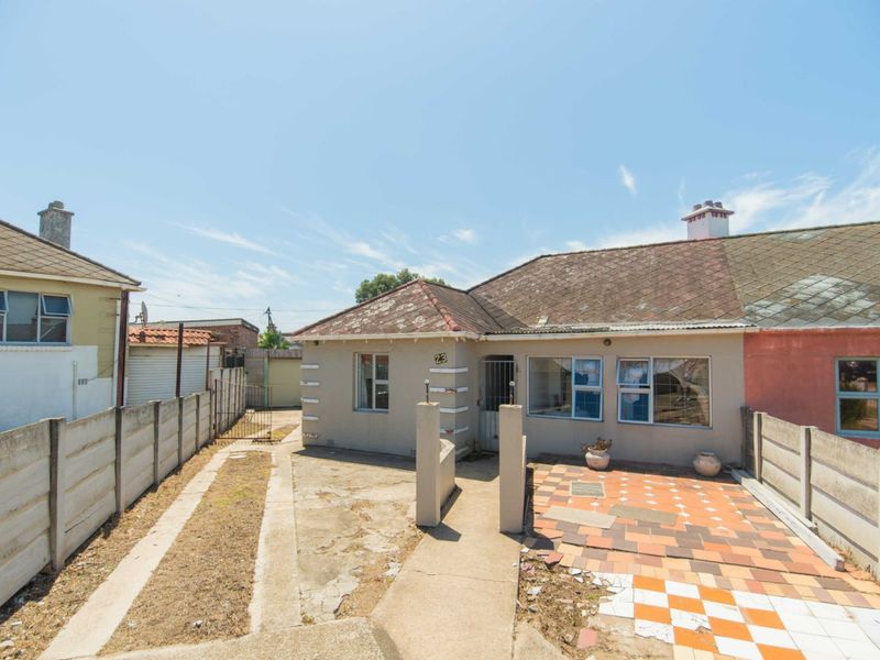 House For Sale in Kensington - Photo 3