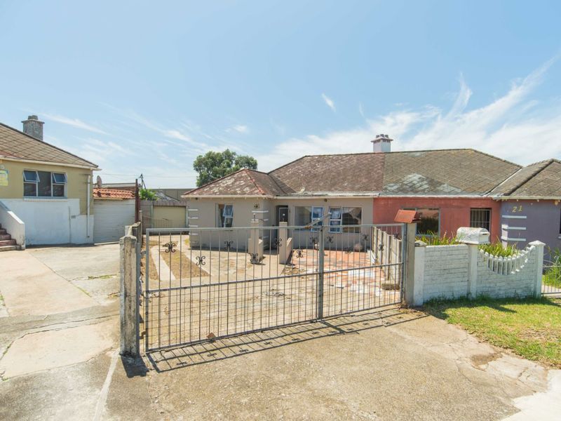 House For Sale in Kensington - Photo 2