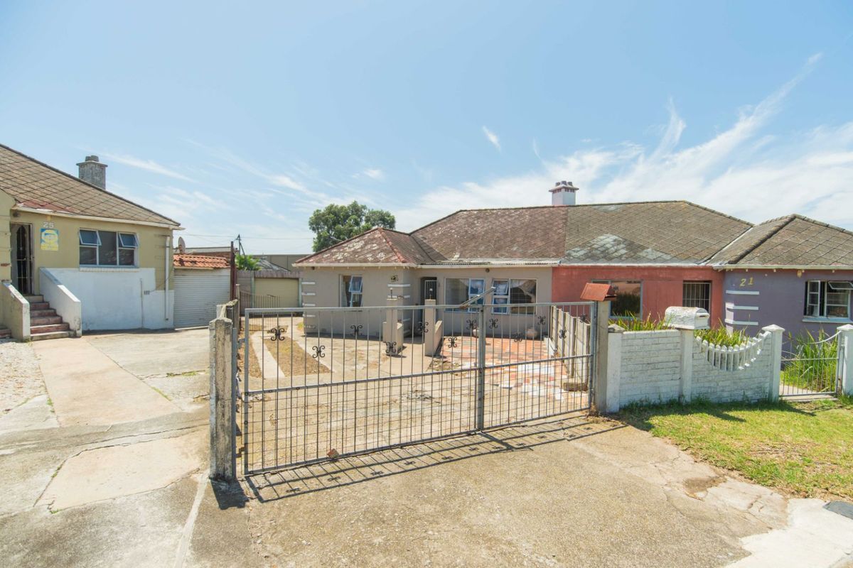 House For Sale in Kensington - Photo 2