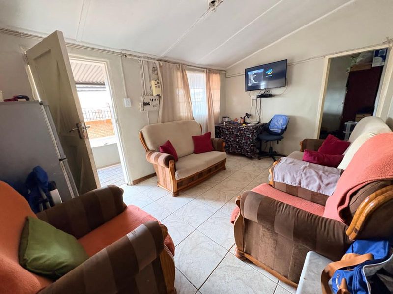 House For Sale in Homevale - Photo 3