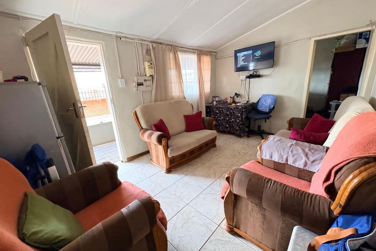 House For Sale in Homevale - Photo 3