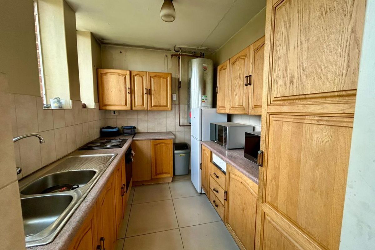 House For Sale in Sunnyside - Photo 4