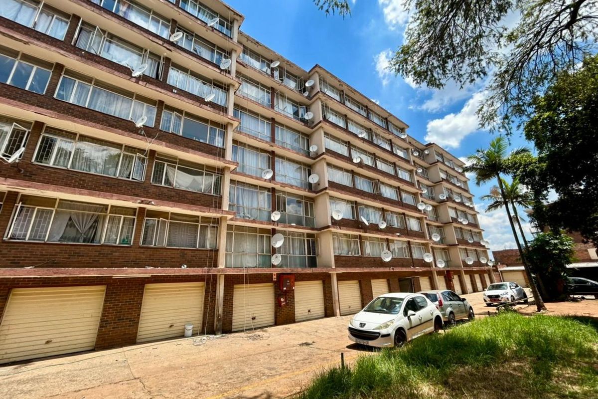 House For Sale in Sunnyside - Photo 2