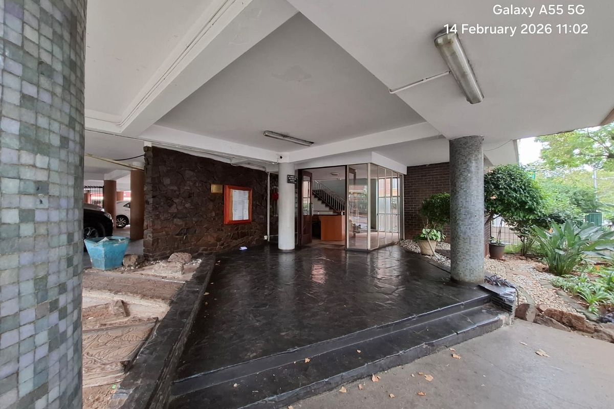 House For Sale in Arcadia - Photo 2