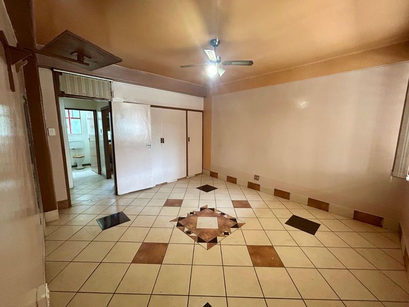 House For Sale in Arcadia - Photo 10