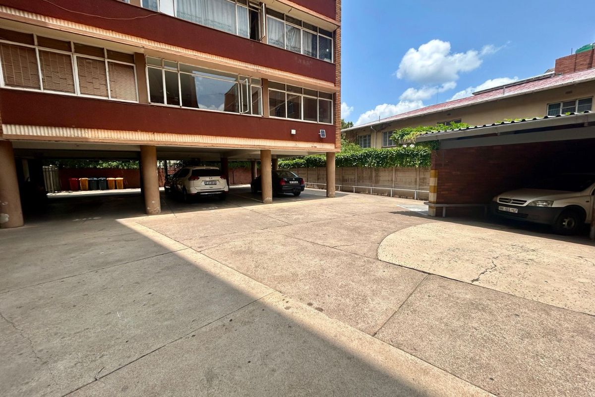 House For Sale in Arcadia - Photo 3