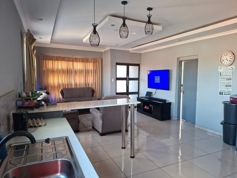 House For Sale in Mahlasedi Park - Photo 2