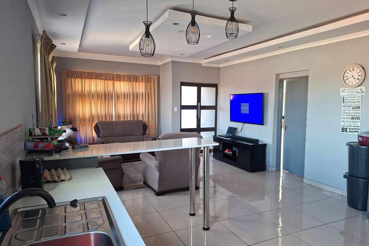 House For Sale in Mahlasedi Park - Photo 2