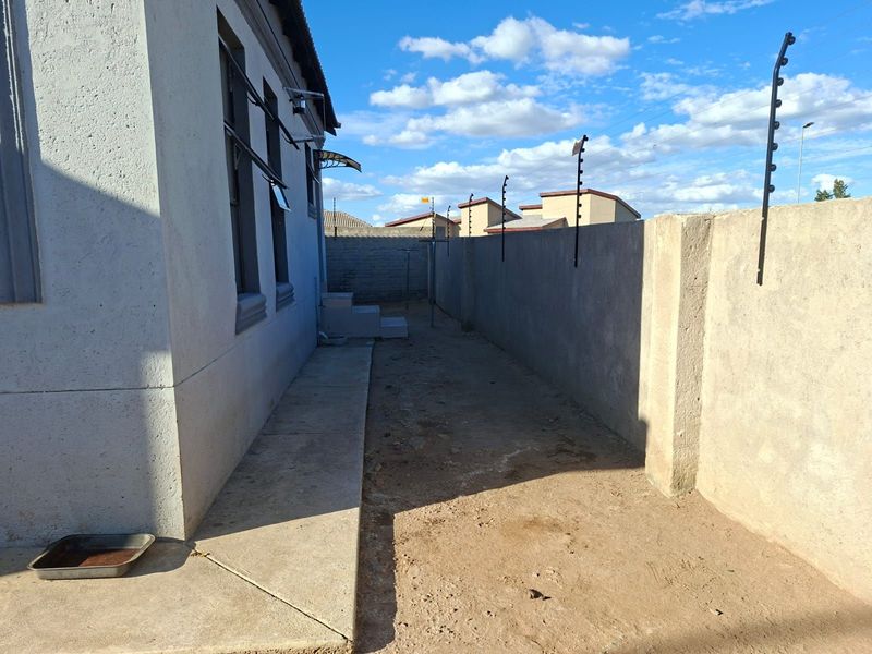 House For Sale in Mahlasedi Park - Photo 8