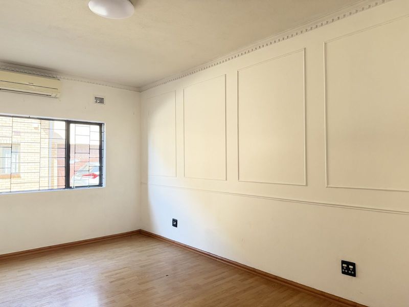 Townhouse To Rent in Bluff - Photo 5