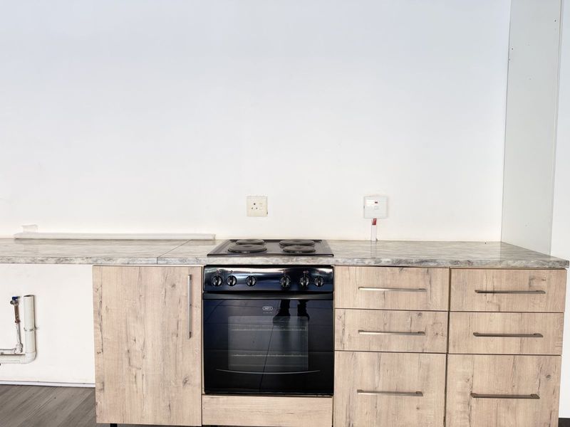 Townhouse To Rent in Bluff - Photo 4