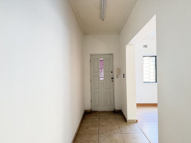 Townhouse To Rent in Bluff - Photo 8