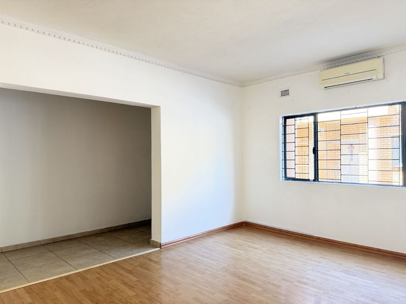 Townhouse To Rent in Bluff - Photo 6