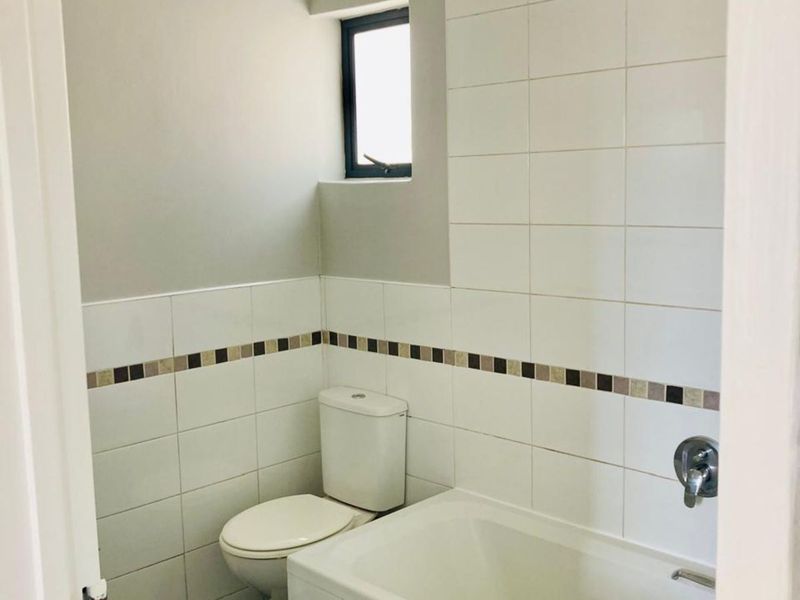 Townhouse For Sale in Parsonsvlei - Photo 10