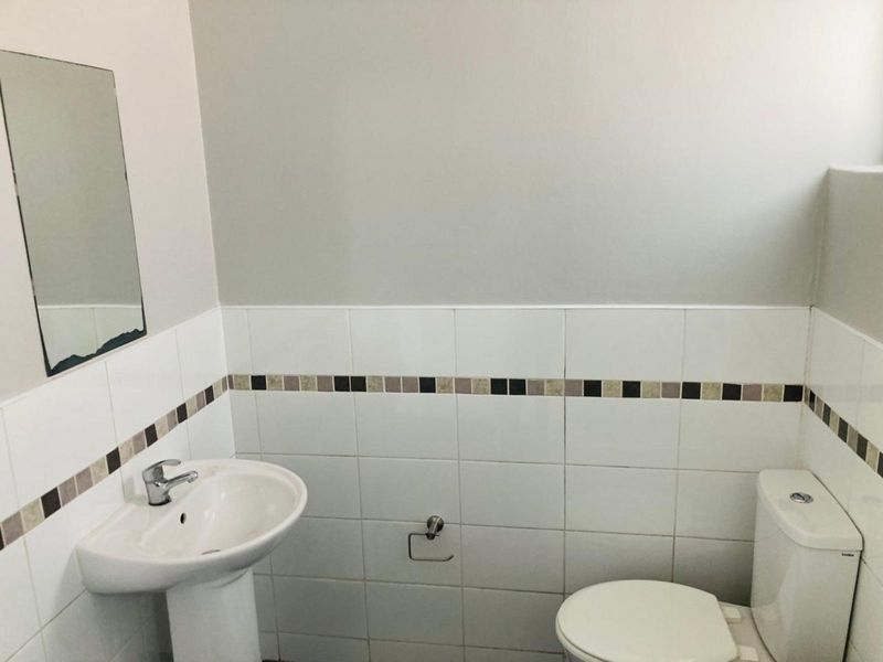 Townhouse For Sale in Parsonsvlei - Photo 9