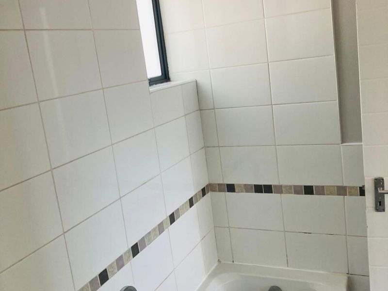 Townhouse For Sale in Parsonsvlei - Photo 8