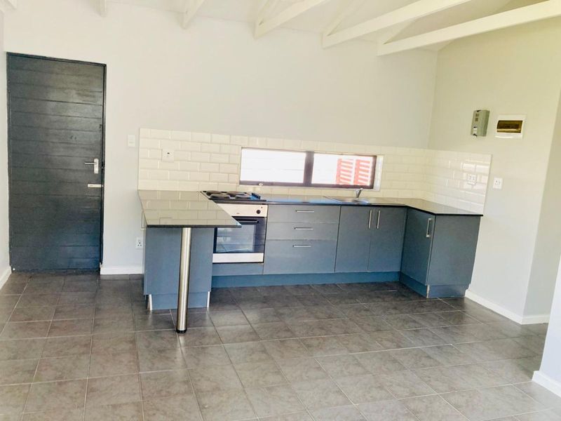 Townhouse For Sale in Parsonsvlei - Photo 5