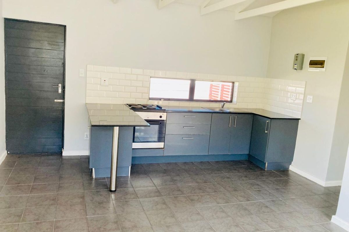 Townhouse For Sale in Parsonsvlei - Photo 5