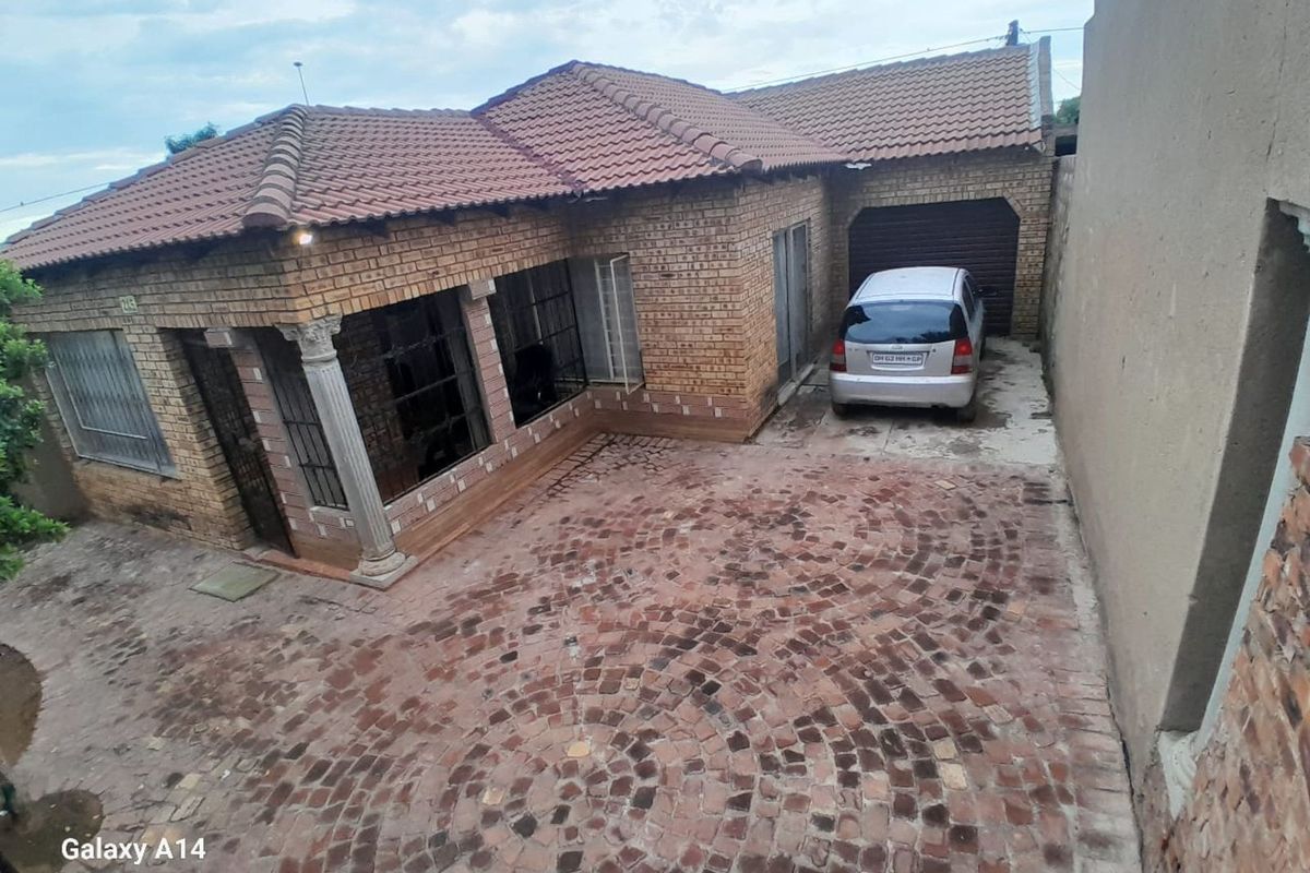 House For Sale in Hammanskraal Central - Photo 2