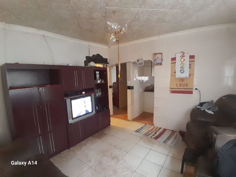 House For Sale in Hammanskraal Central - Photo 5