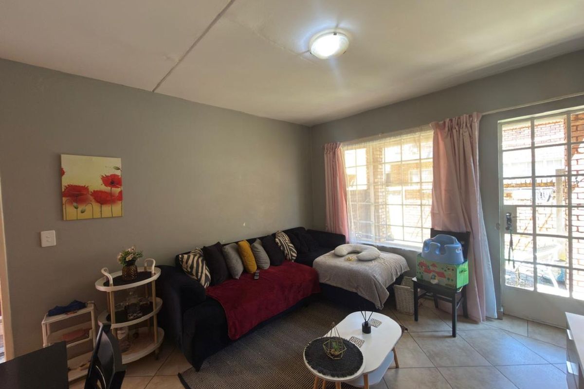 Townhouse For Sale in Pretoria West - Photo 3