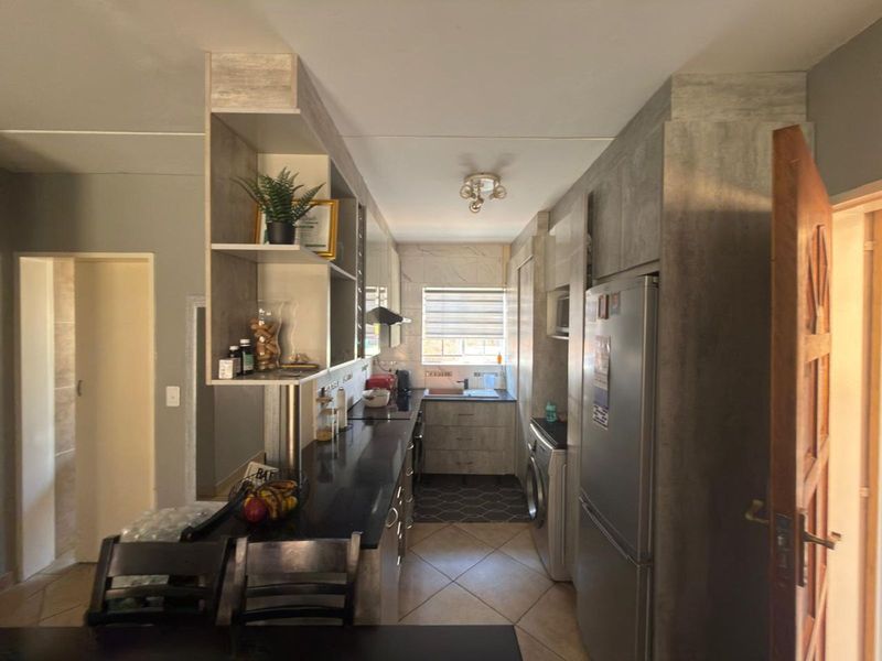 Townhouse For Sale in Pretoria West - Photo 9