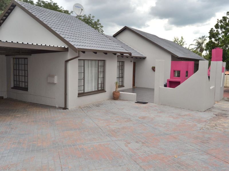 House For Sale in The Reeds - Photo 2