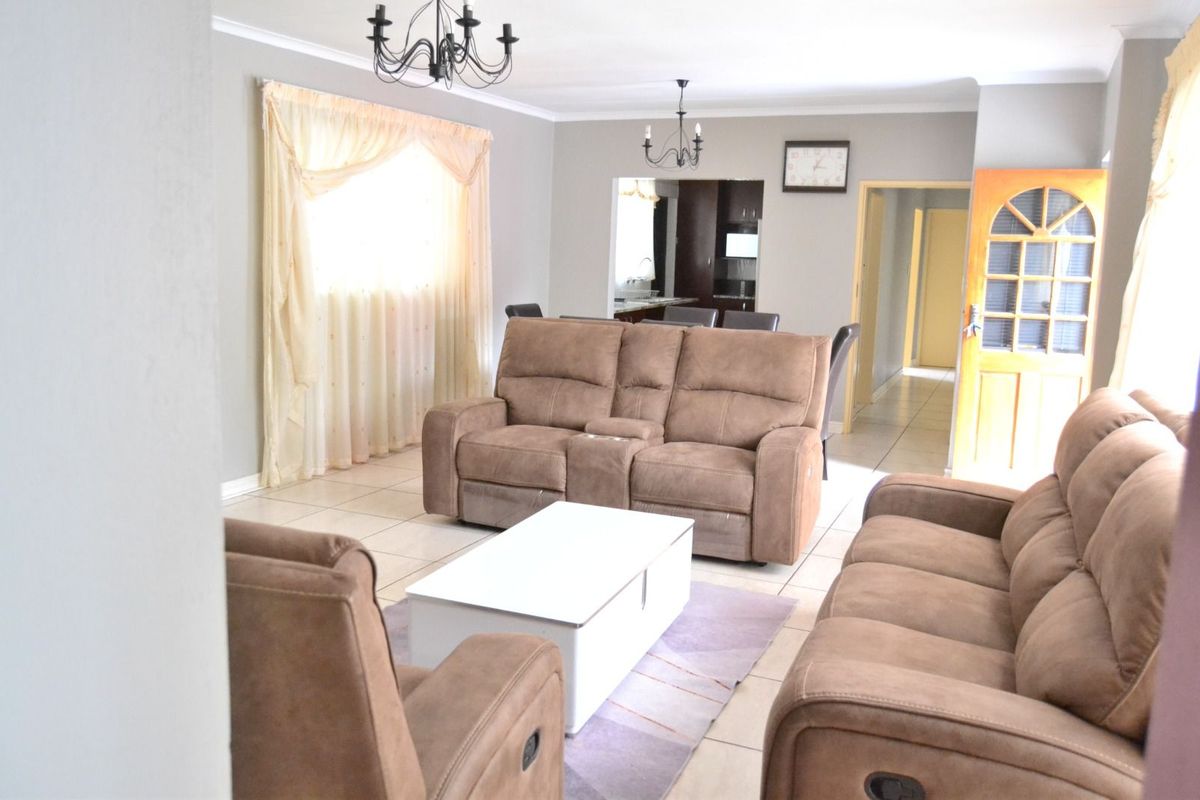House For Sale in The Reeds - Photo 3