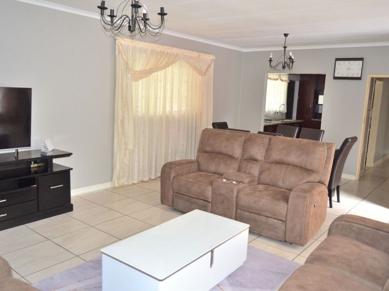 House For Sale in The Reeds - Photo 4