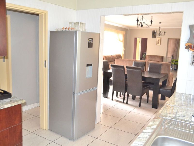 House For Sale in The Reeds - Photo 10