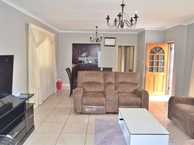 House For Sale in The Reeds - Photo 5