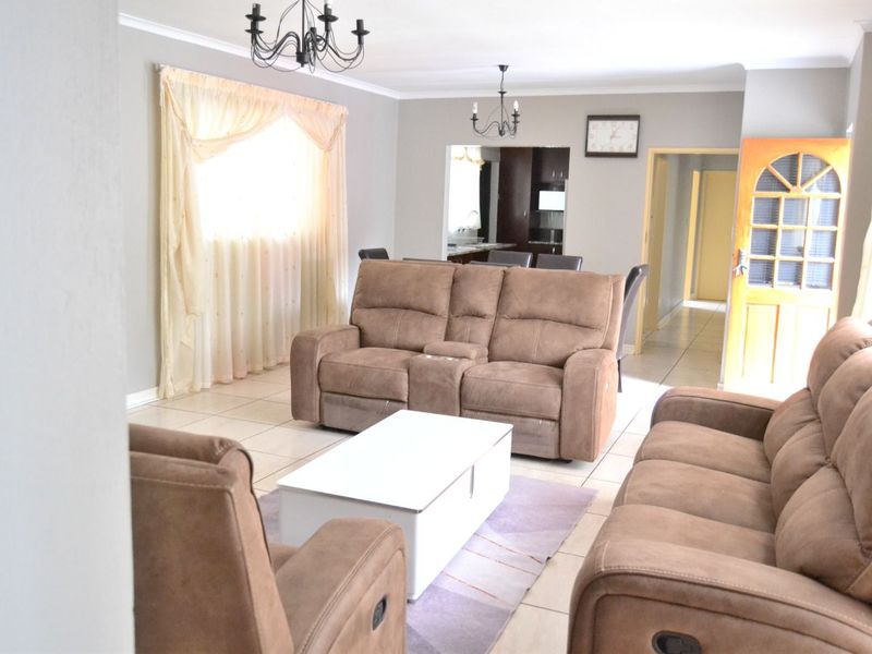 House For Sale in The Reeds - Photo 3