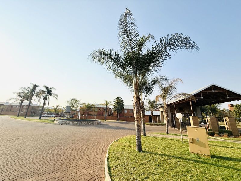 Townhouse For Sale in Pretoria West - Photo 2