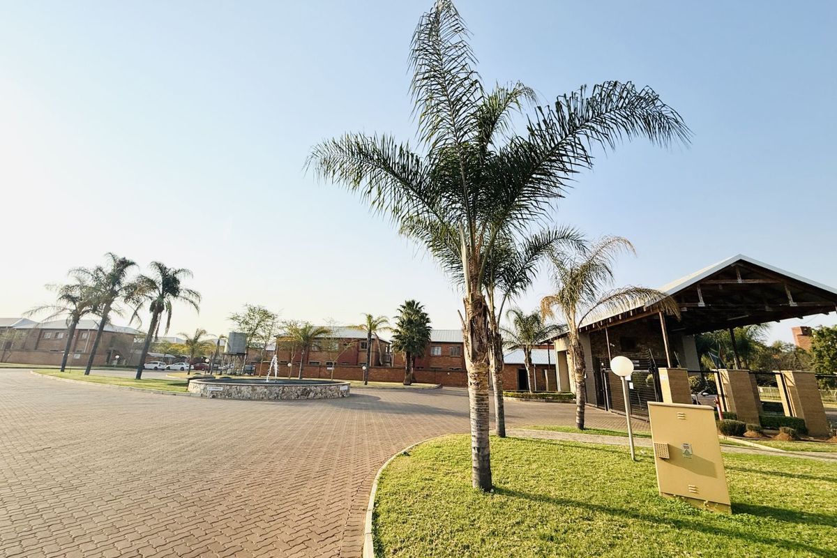 Townhouse For Sale in Pretoria West - Photo 2