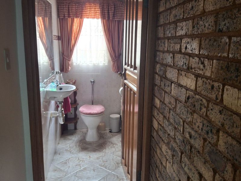 House For Sale in Amandasig - Photo 2