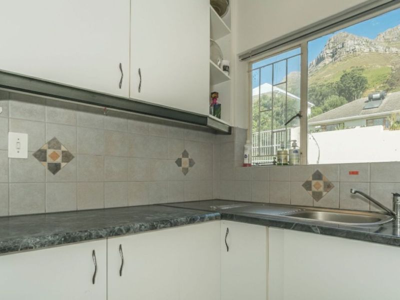 House For Sale in Vredehoek - Photo 4