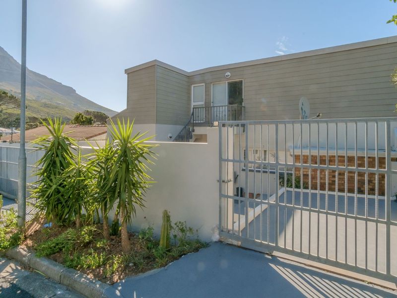 House For Sale in Vredehoek - Photo 2