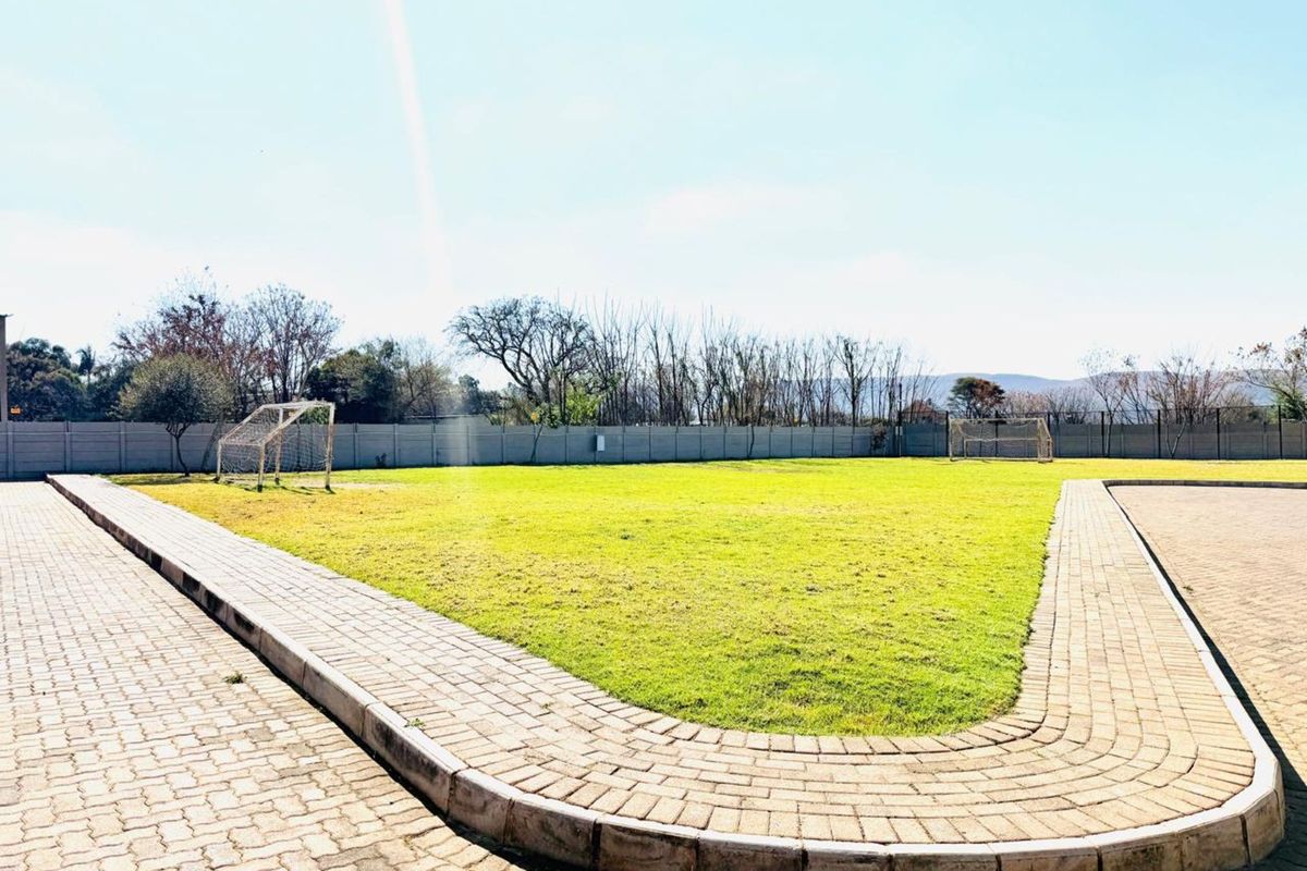 Townhouse For Sale in Pretoria West - Photo 4